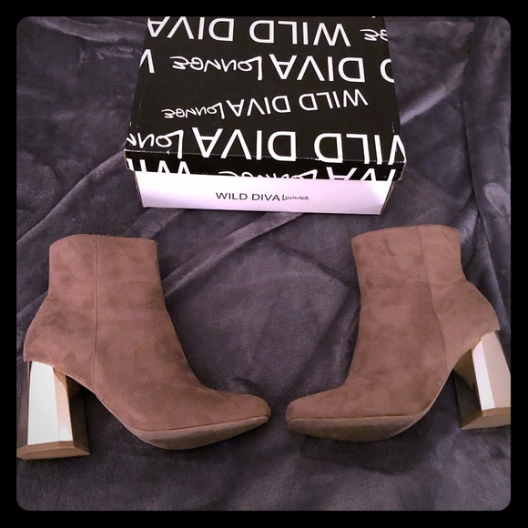 Gold Heel Tan Suede Size 7.5 Boots 👢 - Picture 2 of 7